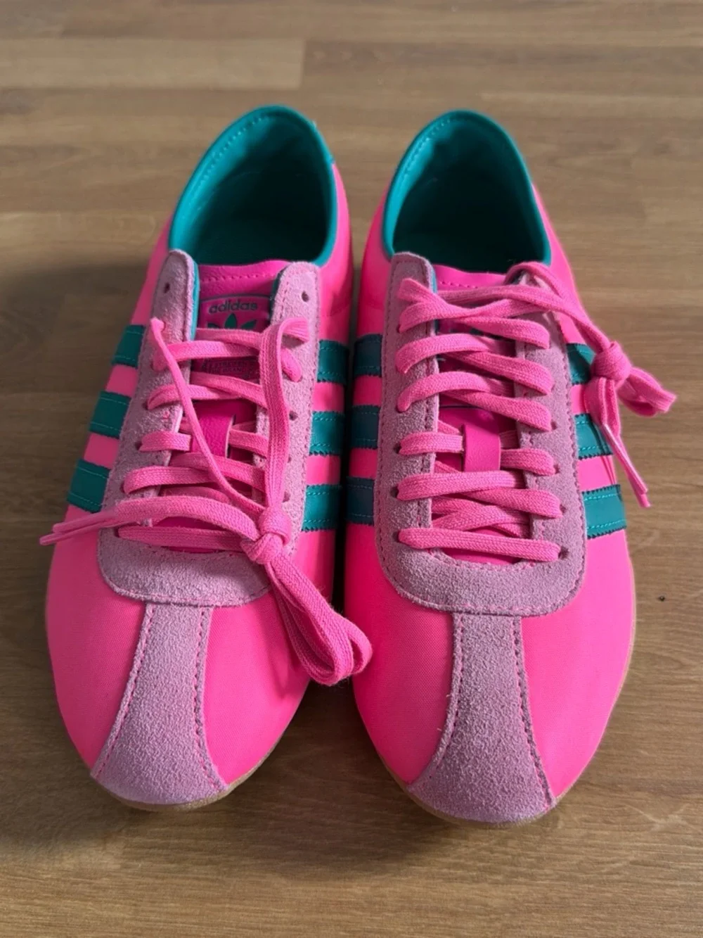 NWT Adidas Originals Women’s Tokyo Shoe Pink and Teal SIZE 7